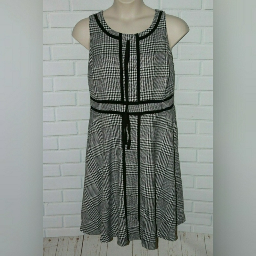Elegant Black and White Midi Dress